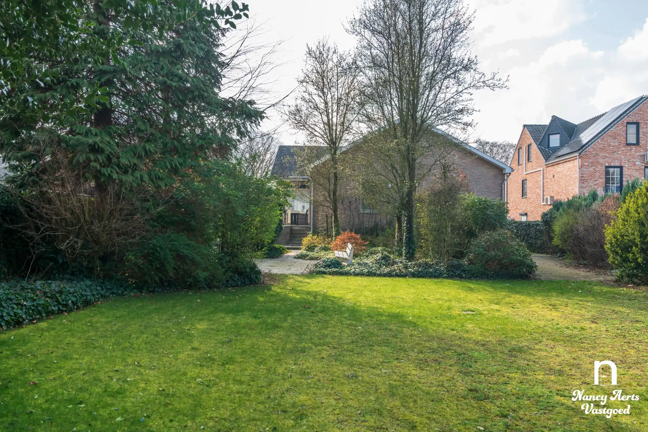 Goed onderhouden gezinswoning met grote tuin foto 8