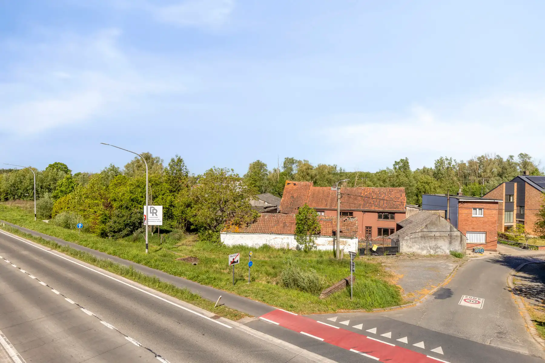 Bouwgrond van 1770 m² voor een open bebouwing foto {{pictureIndex}}