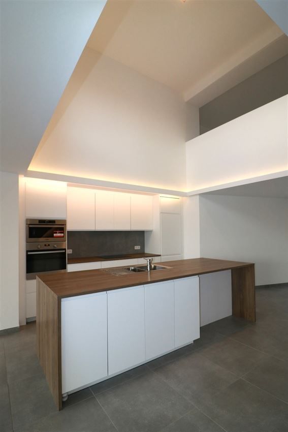 Architecturaal plaatje met 4 slpk., garage en riant terras foto 11