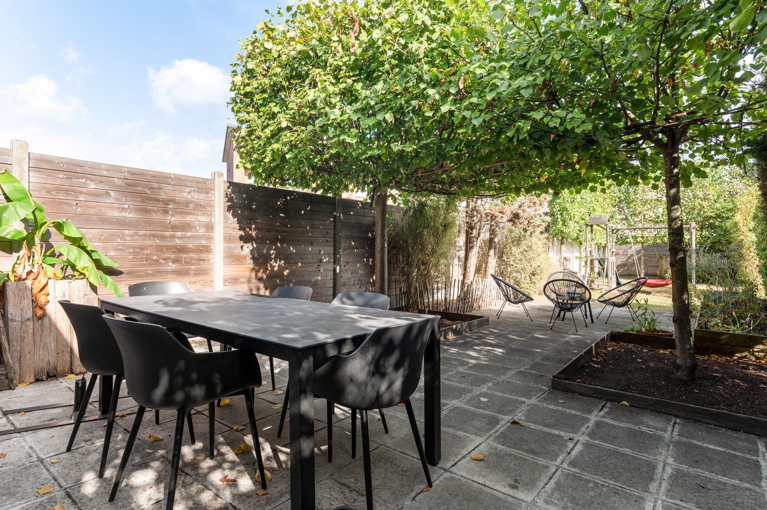 Instapklaar, ruim huis met 4 slaapkamers en tuin te koop in Schoten! foto 13