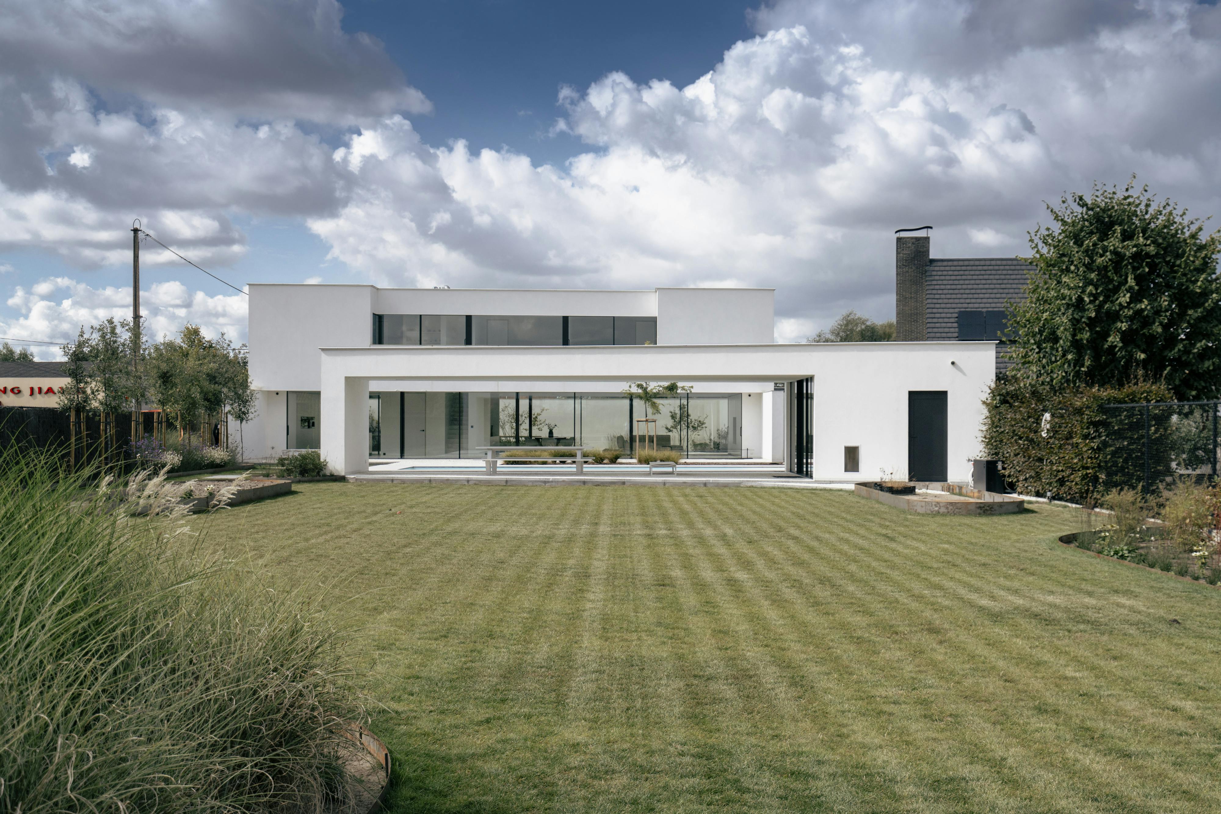 Hypermoderne strakke villa met zwembad in Gits foto 45