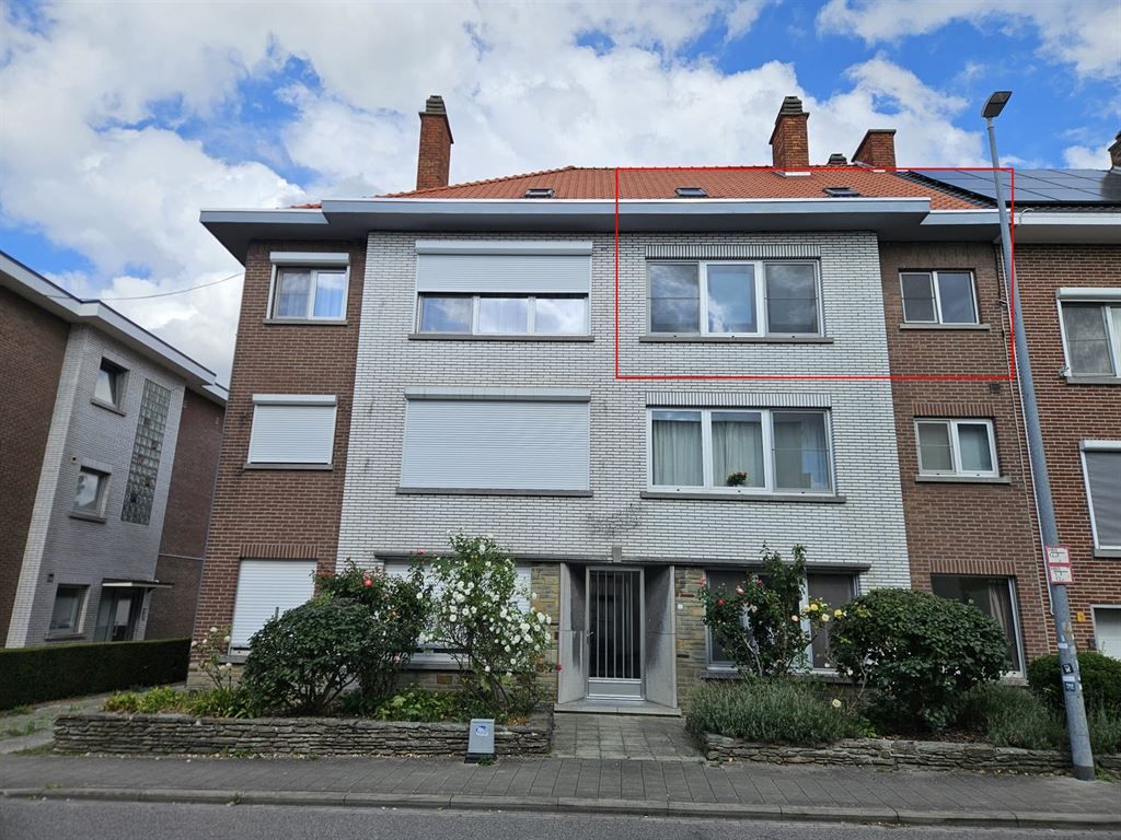Gerenoveerd appartement met garagebox foto {{pictureIndex}}