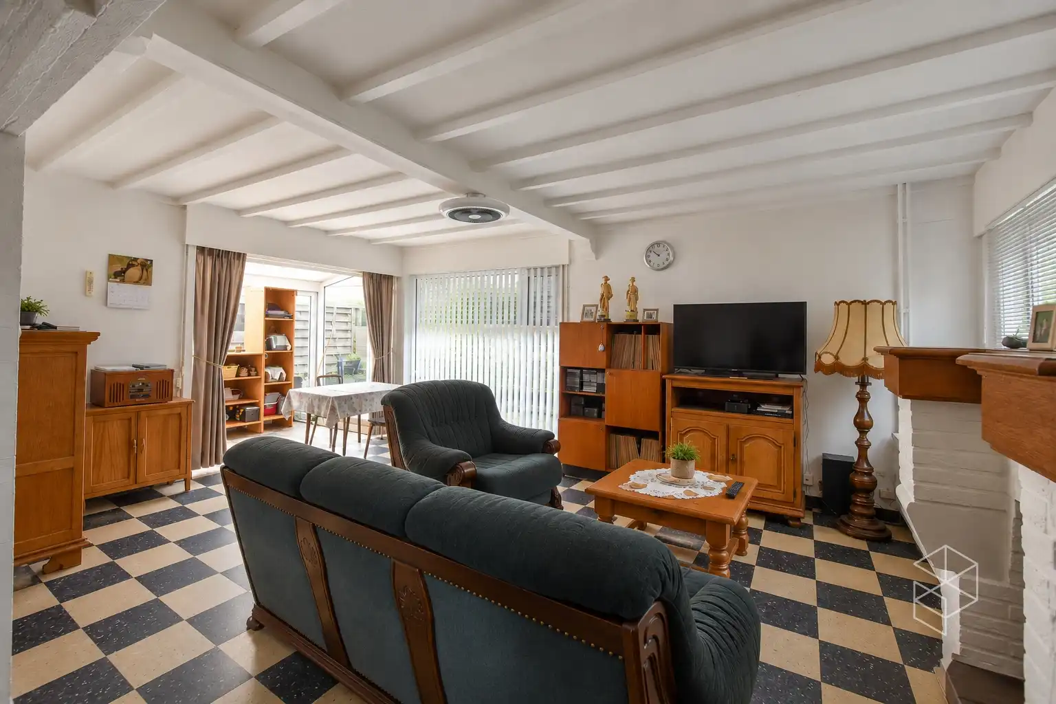 Grote loods met burelen, 3 garages, ruime buitenruimte en woning te koop in Hertsberge foto 15