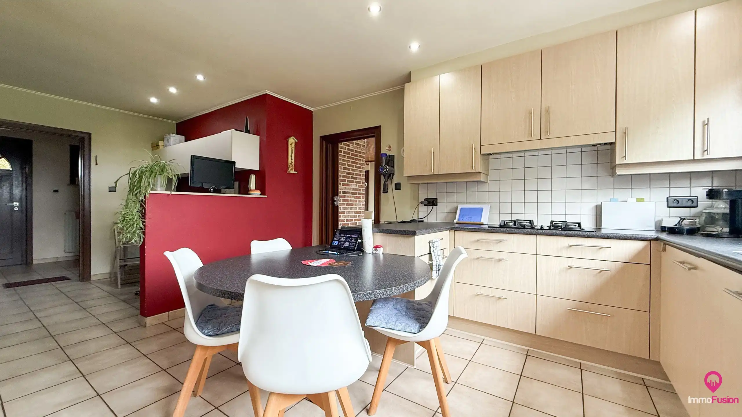 Prachtige landelijke woning met grote omheinde tuin en 3 slpk! foto 12