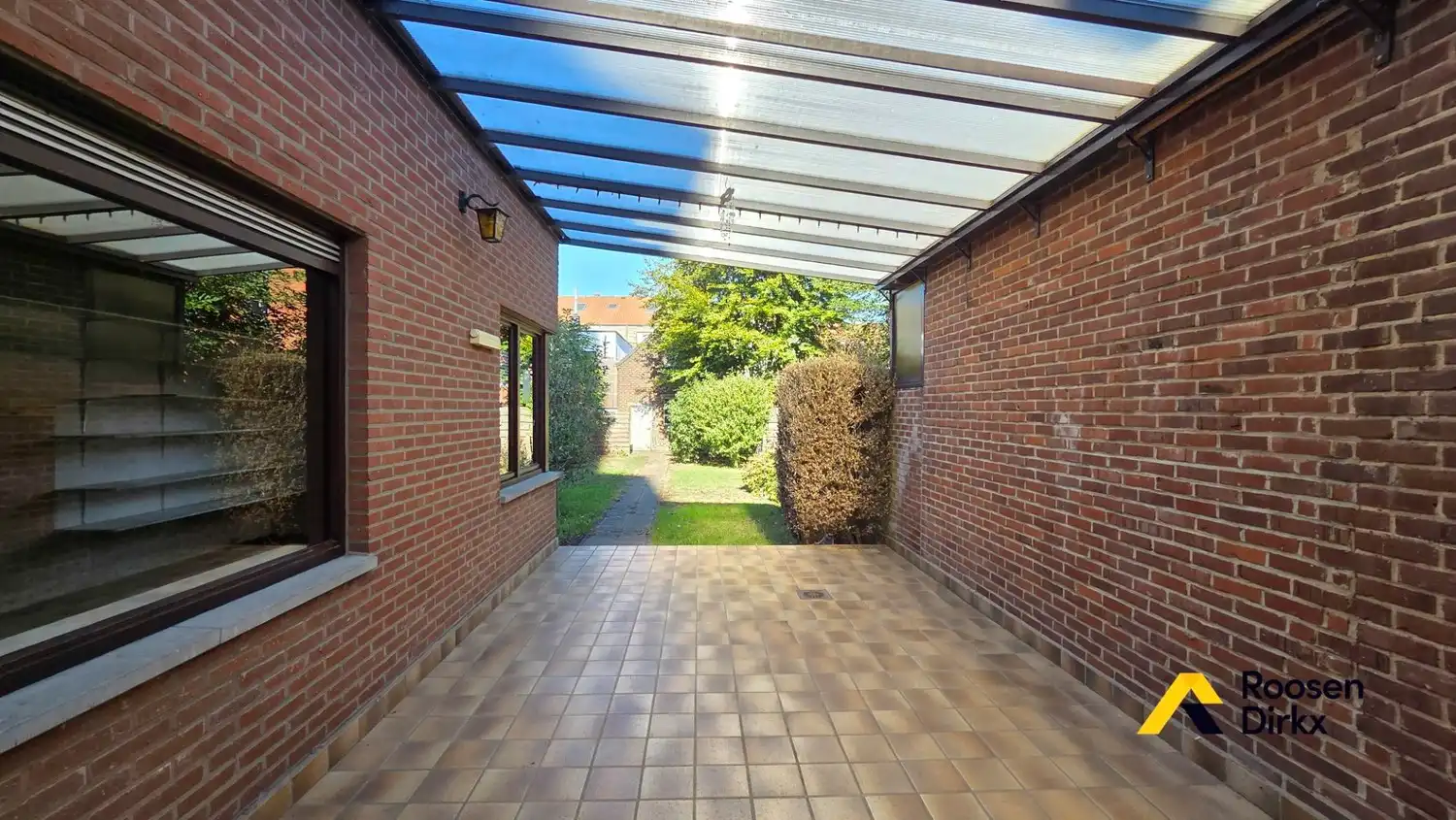 Ruime stadswoning met tuin en dubbele garage hartje MAASEIK! foto 12