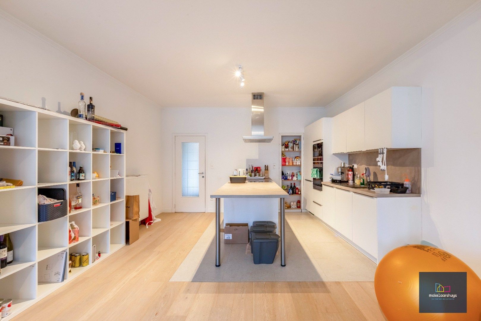 Mooi en centraal gelegen 2 slaapkamerappartement met terras en staanplaats foto 7