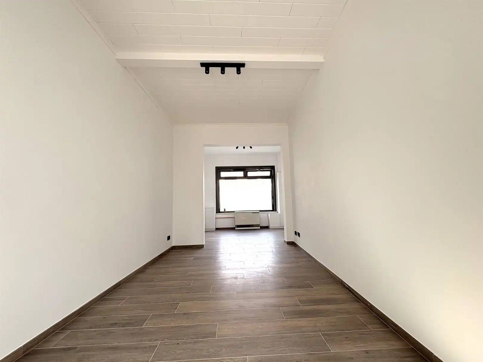 Gerenoveerde rijwoning met tuin foto 9