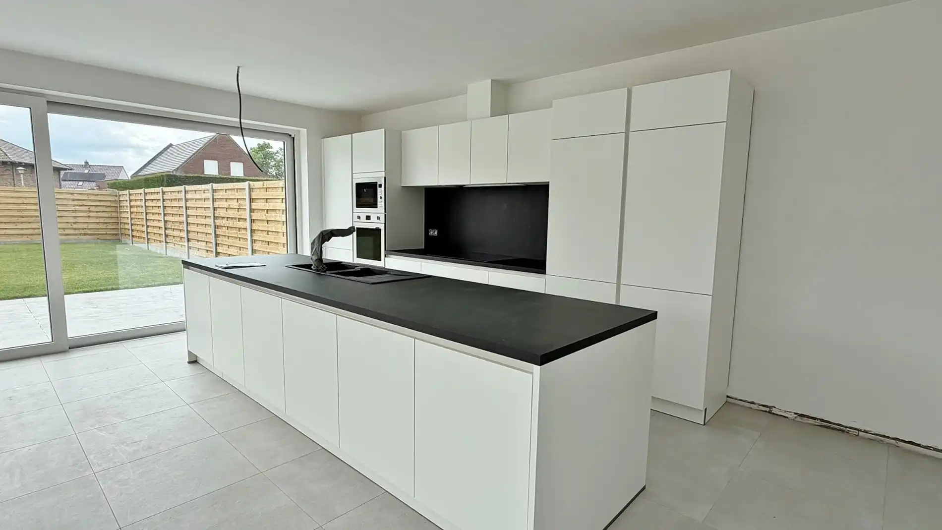 Zeer ruime nieuwbouwwoning in de dorpskern van Noordschote met grote garage en tuin.  foto 5