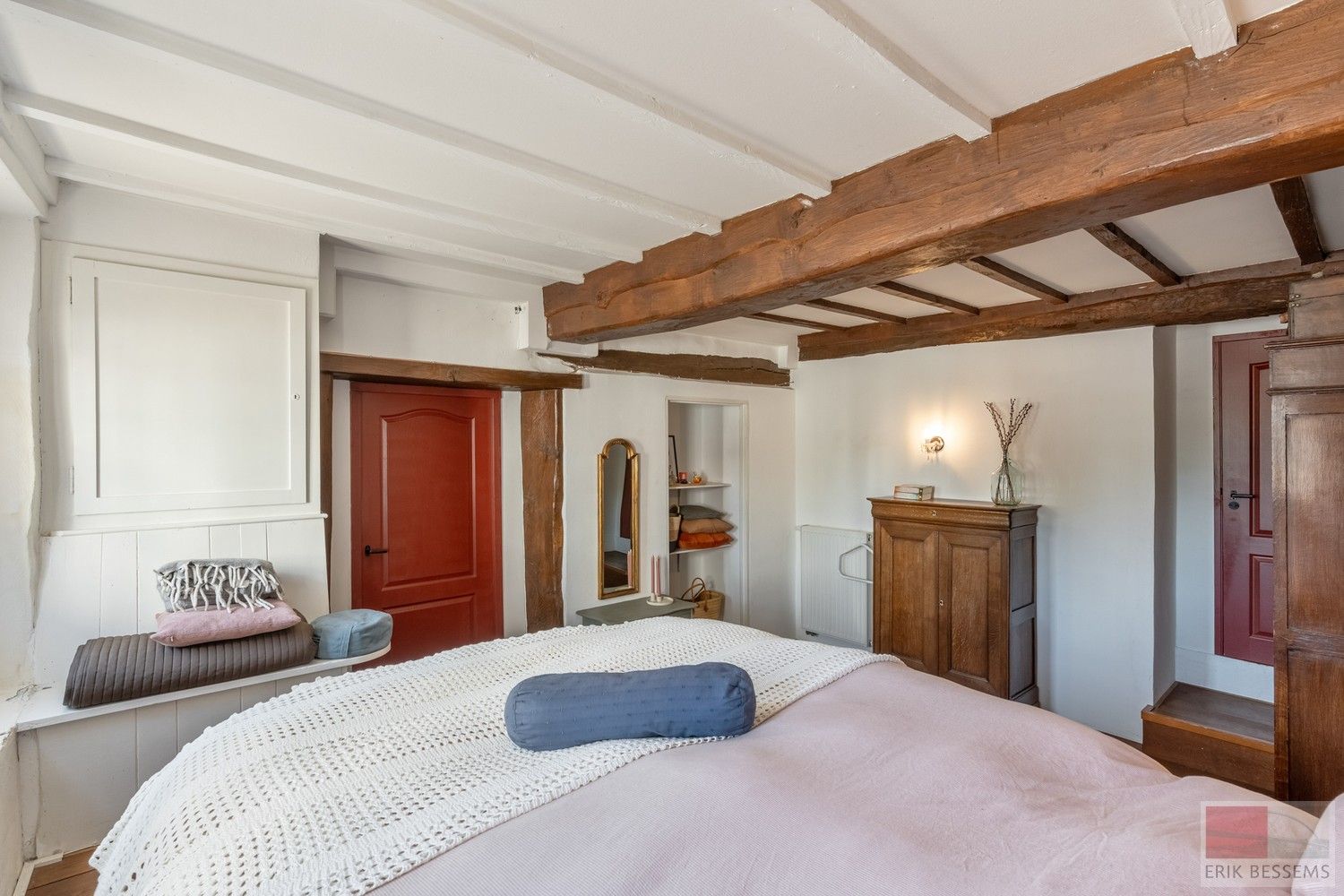 Prachtige authentieke halfvrijstaande woning uit 1800, gelegen op een perceel van 325 m² in het idyllische Teuven. foto 5