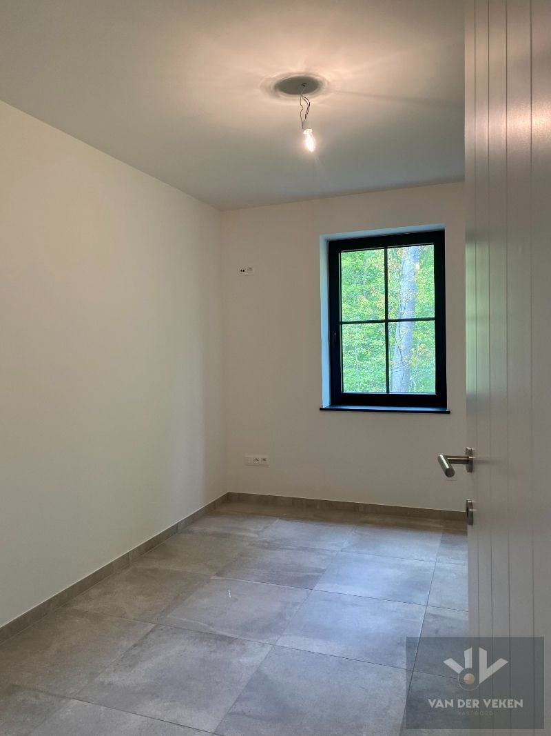 Uitzonderlijk mooi gelegen halfopen bebouwing. foto 16