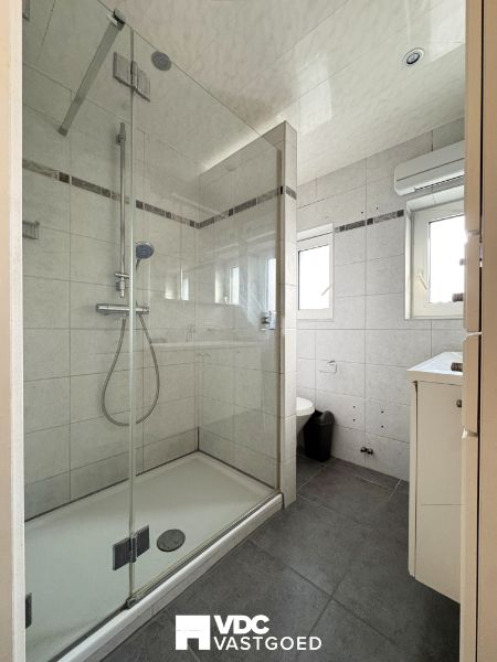 Halfopen bebouwing – gerenoveerd & bijgebouwd in 2020 – EPC B – 3 slpks – prachtige tuin – 183 m² woonopp. foto 8