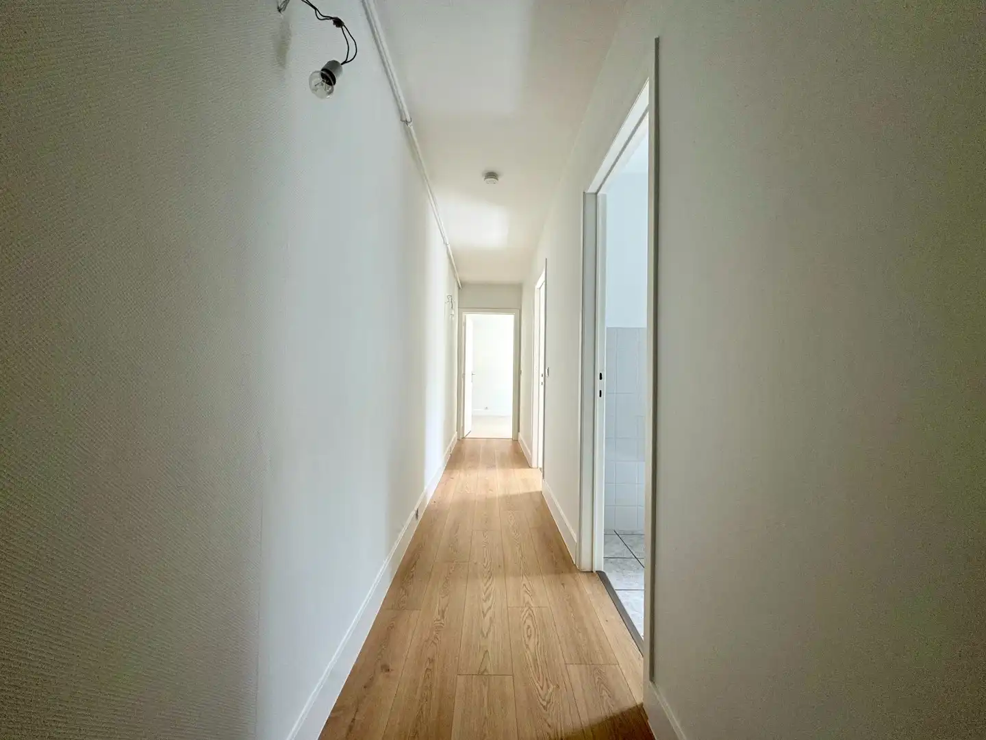 Ruim gerenoveerd gelijkvloers appartement met dubbele garage in het centrum van Diepenbeek foto 7