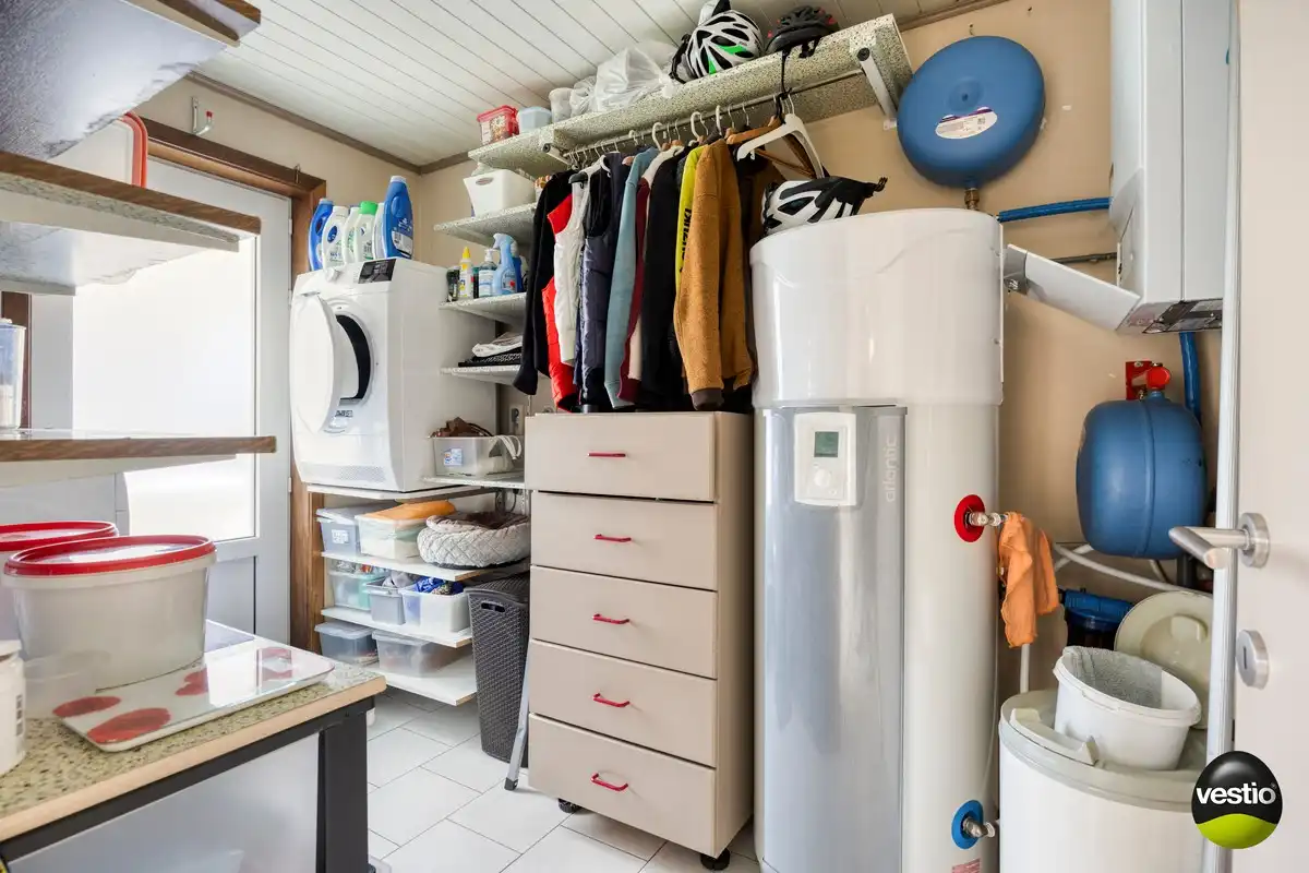 Gezinswoning met 3 slaapkamers, bureau en energiezuinige voorzieningen op toplocatie in Heusden-Zolder foto 10