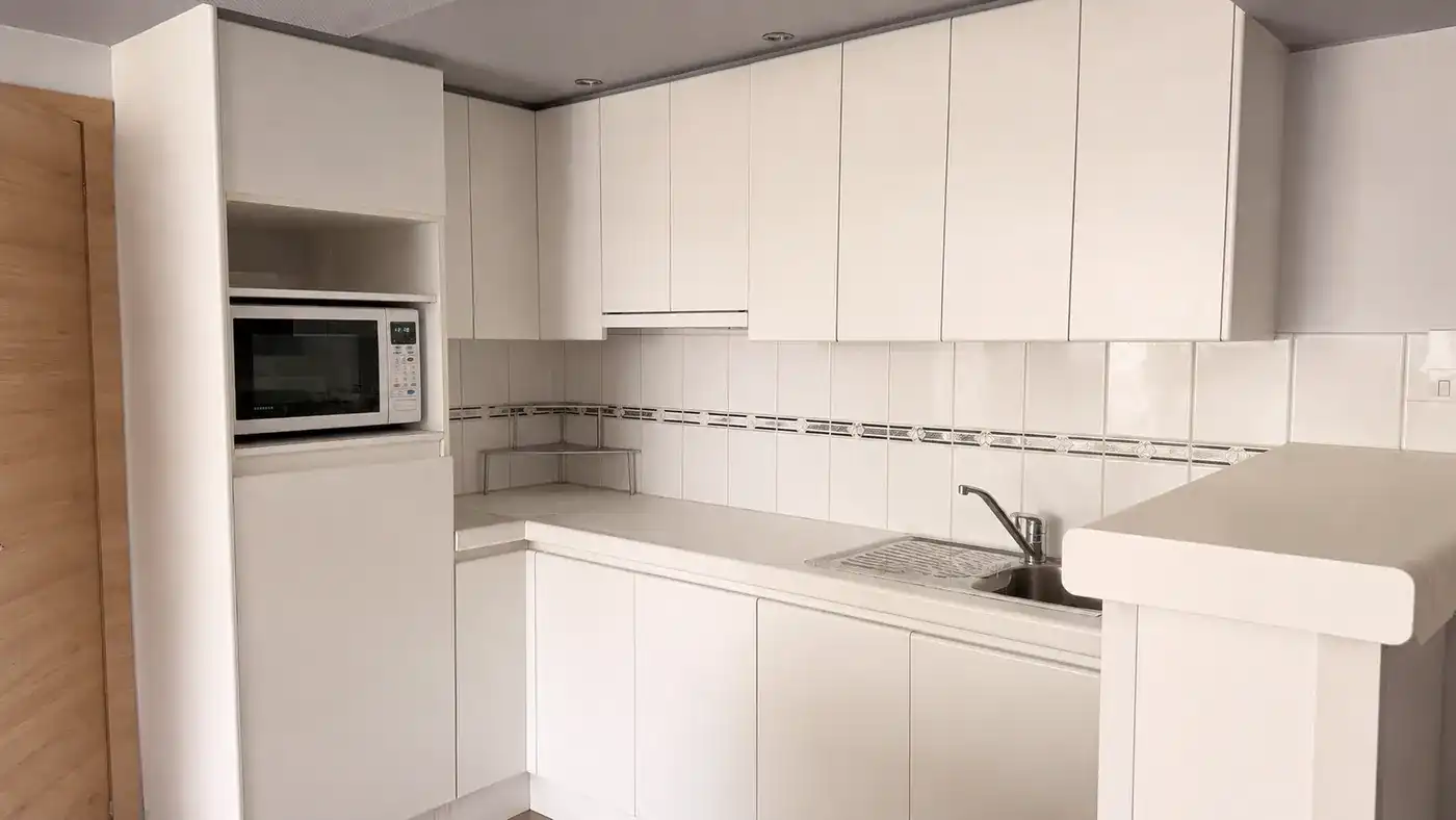 Instapklaar appartement in hartje Kortrijk inclusief garage foto 4