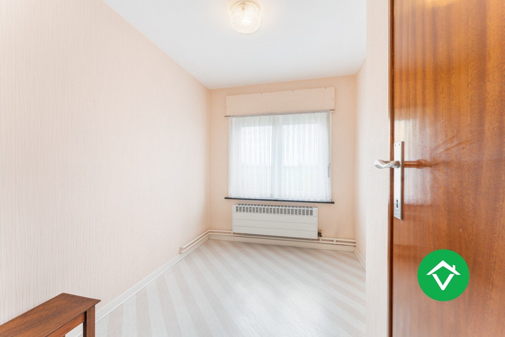 Op te frissen gezinswoning met twee garages en landelijk zicht te Eernegem foto 15