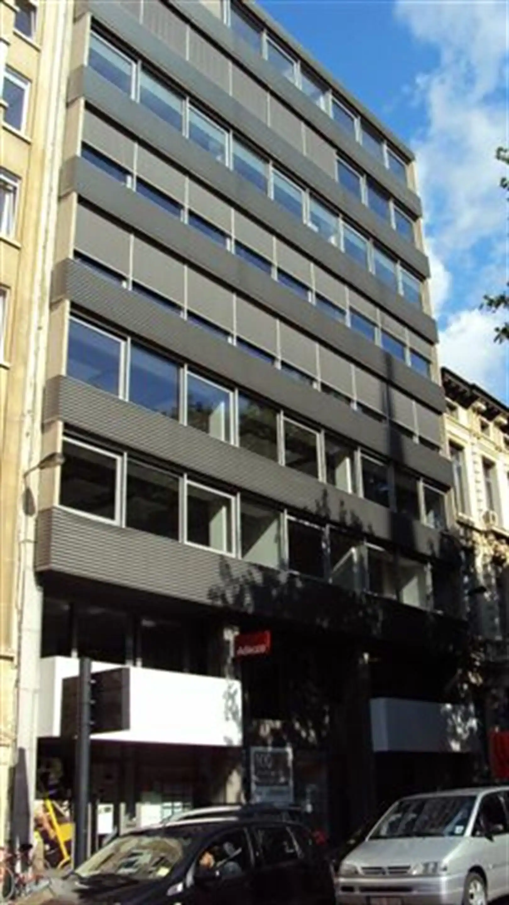 Kantoren te koop in Antwerpen foto {{pictureIndex}}