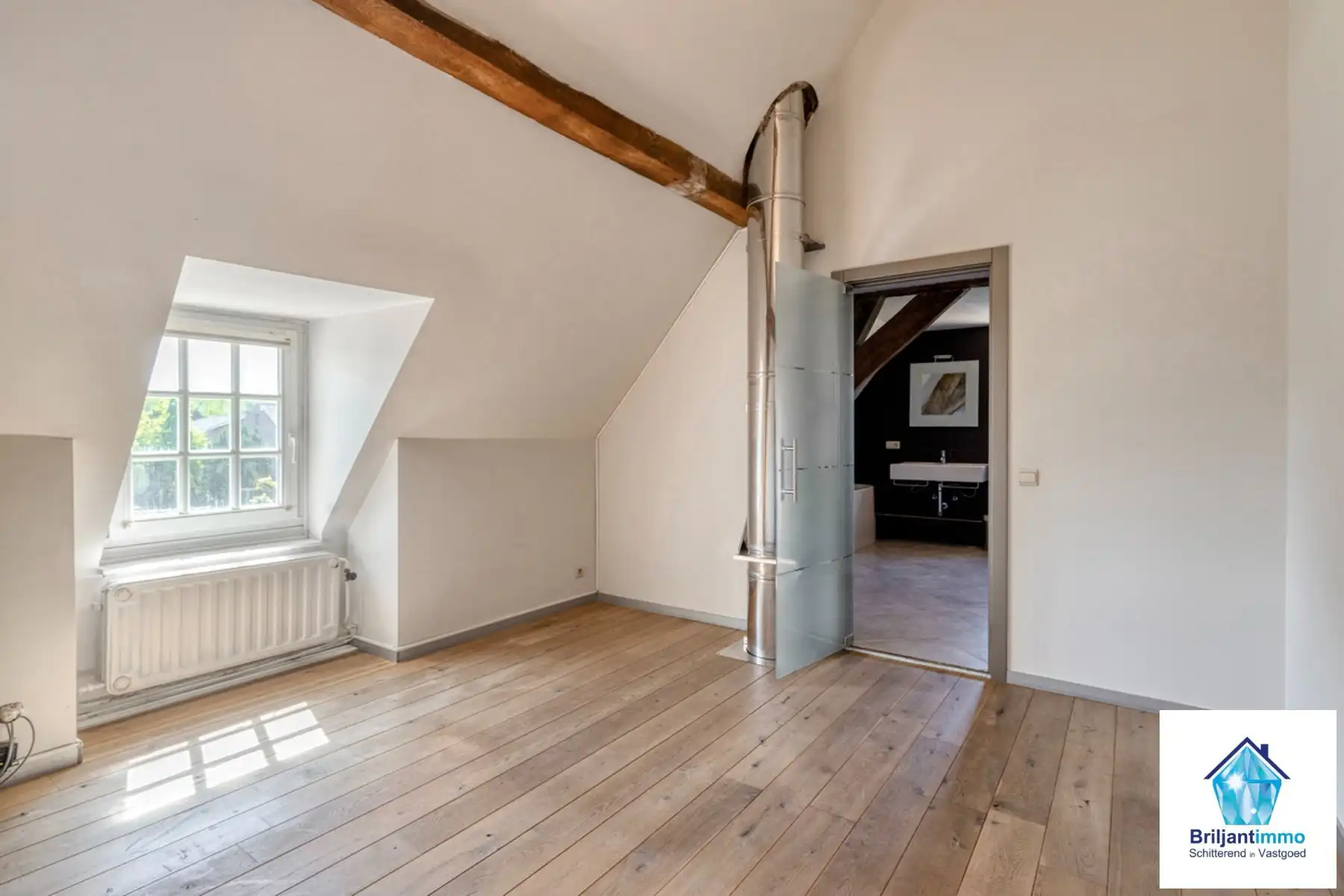 Uiterst charmante en gerenoveerde hoeve met gezellige tuin foto 12