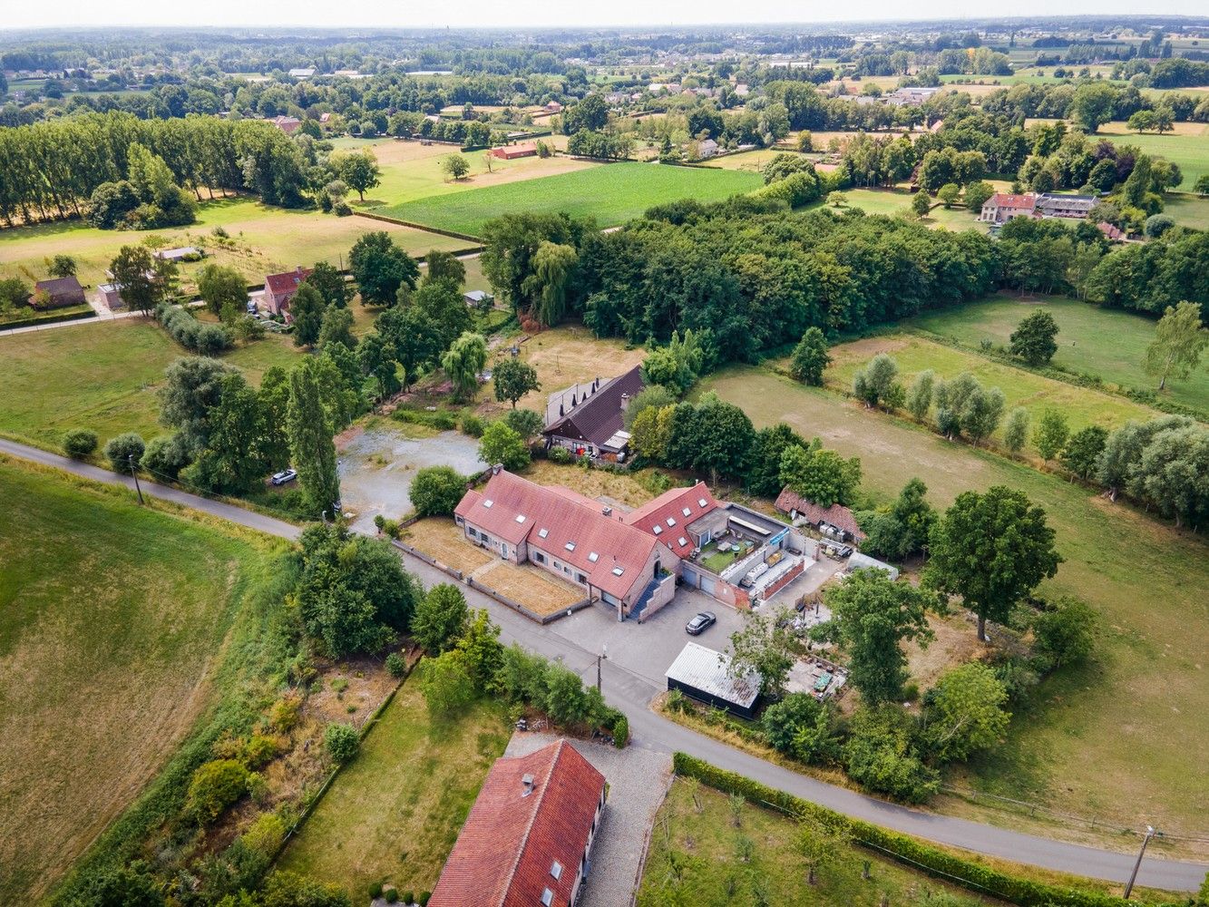 Polyvalent gebouw, appartement en magazijn te koop in Emblem! foto 39