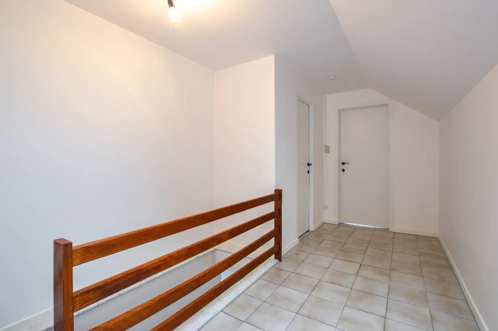 Duplex appartement met 2 slpks en 2 garages in centrum Eernegem foto 10