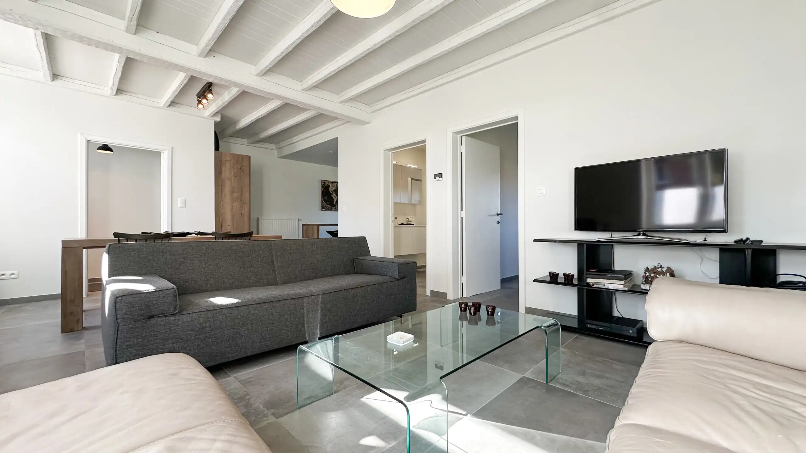 Charmante woning met 2 slaapkamers en een polyvalente ruimte foto 8