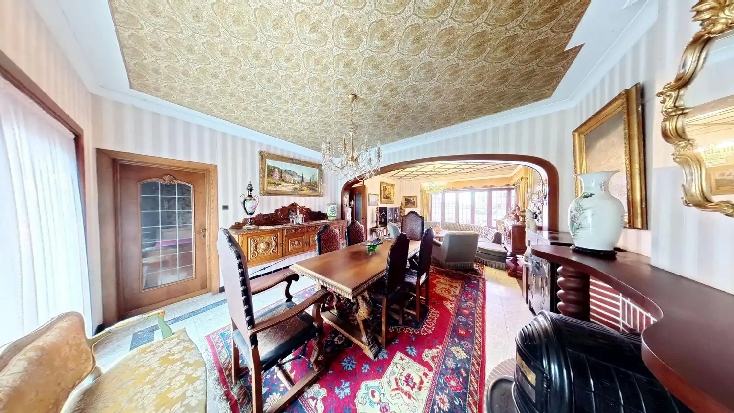 🏡 Te koop: te renoveren ruime villa met loods – unieke opportuniteit in Elst! foto 3