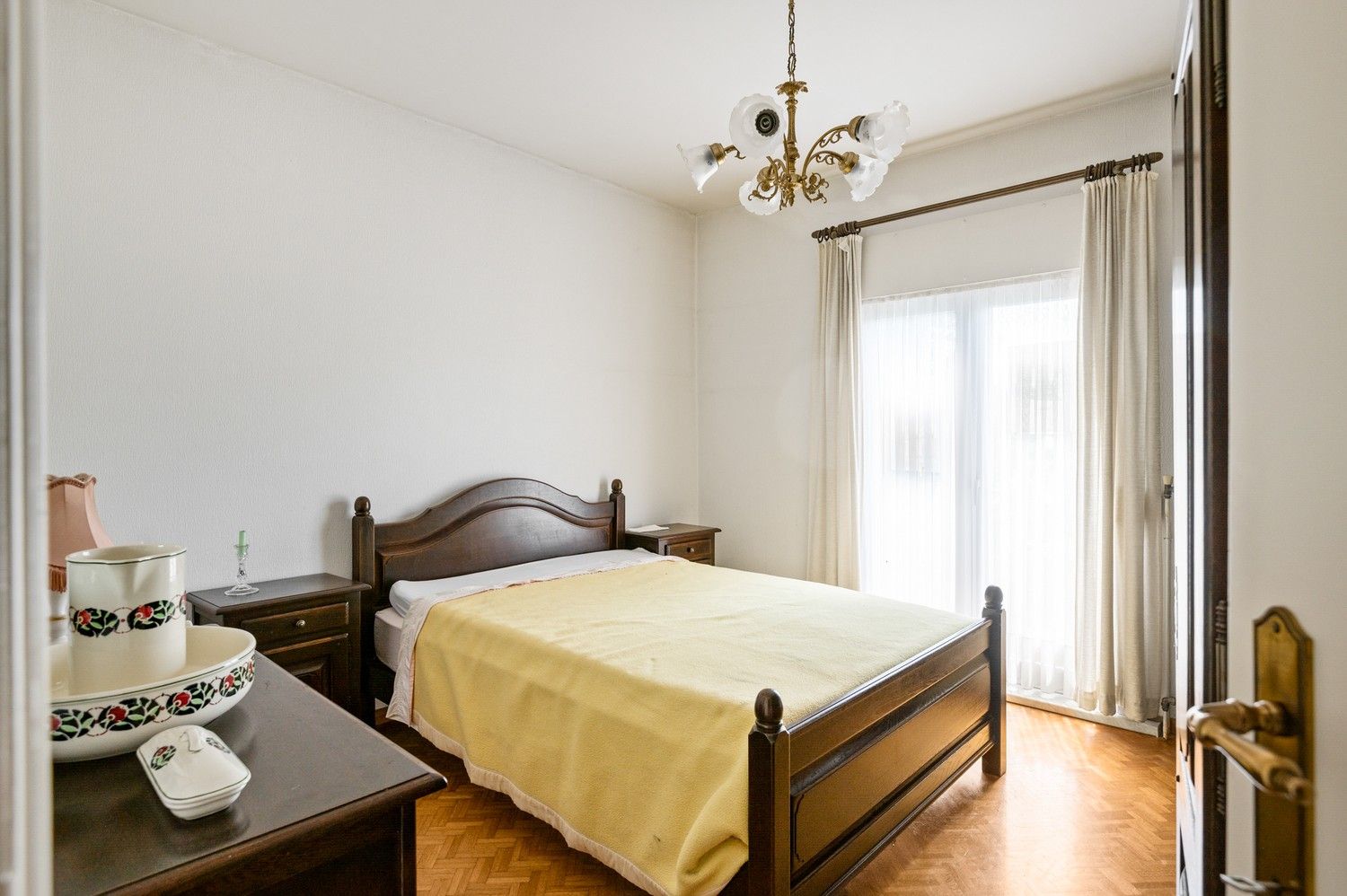 Deze woning is gelegen in een rustige omgeving en beschikt over bijzonder veel potentieel te Lier foto 11