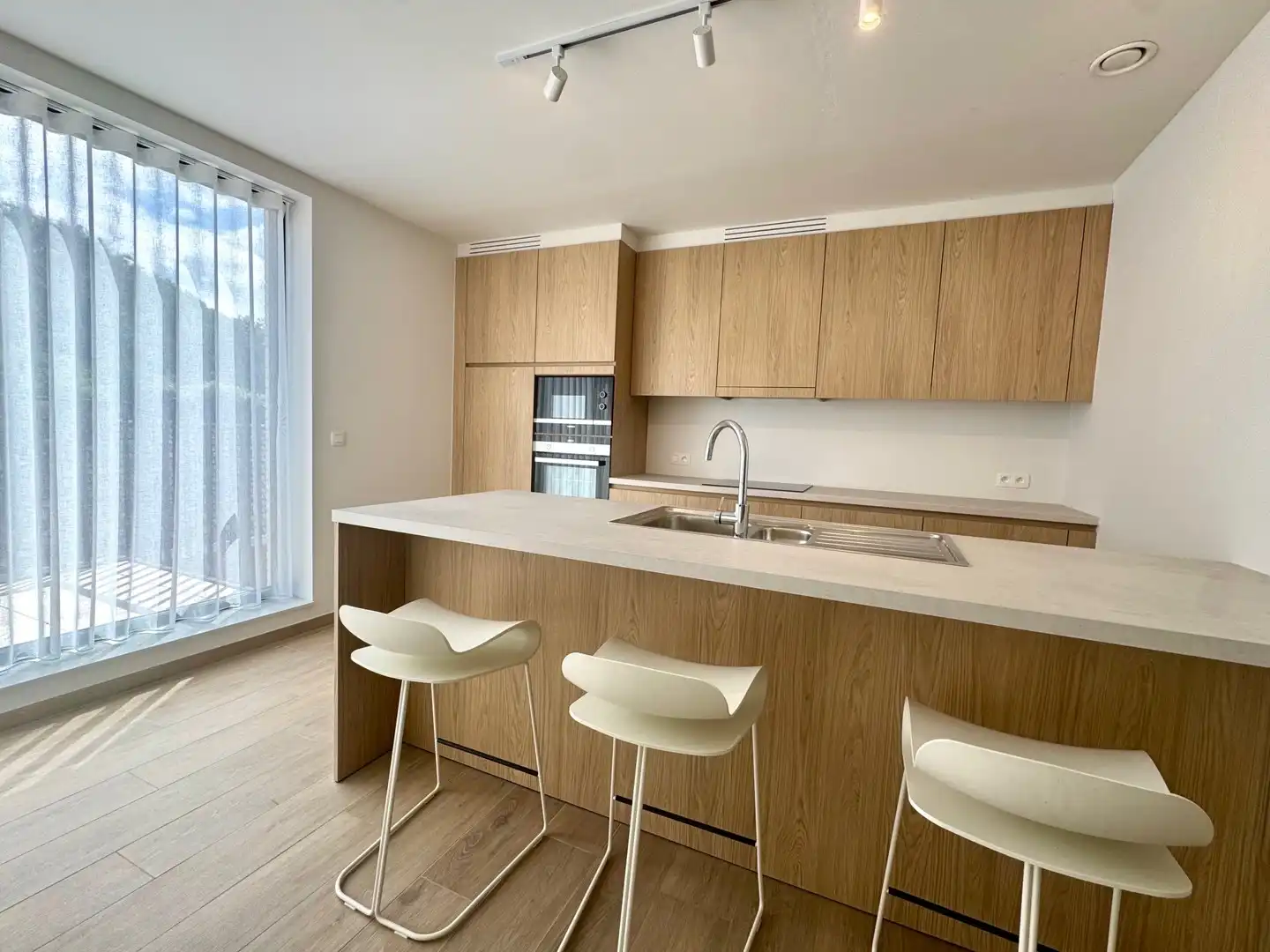 Luxueus wonen in hartje Zwevegem! foto 8