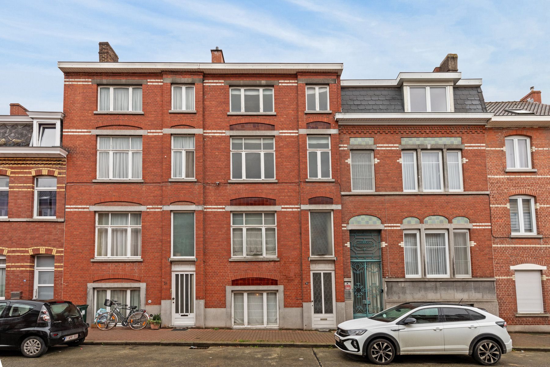 Karaktervolle woning met 4 slaapkamers en prachtige tuin! foto 3