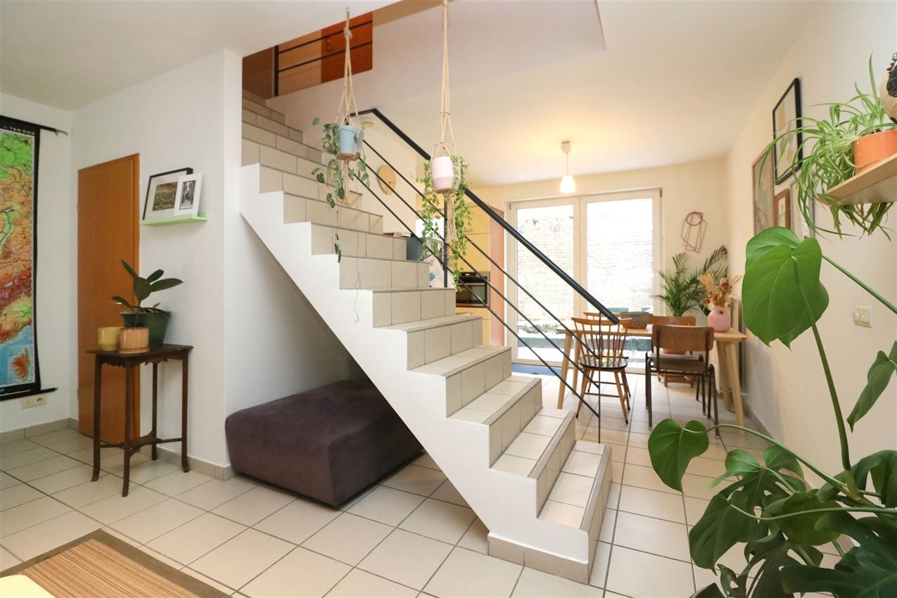 Centrale, zeer gezellige stadswoning met 2 slpk. en koer foto 9