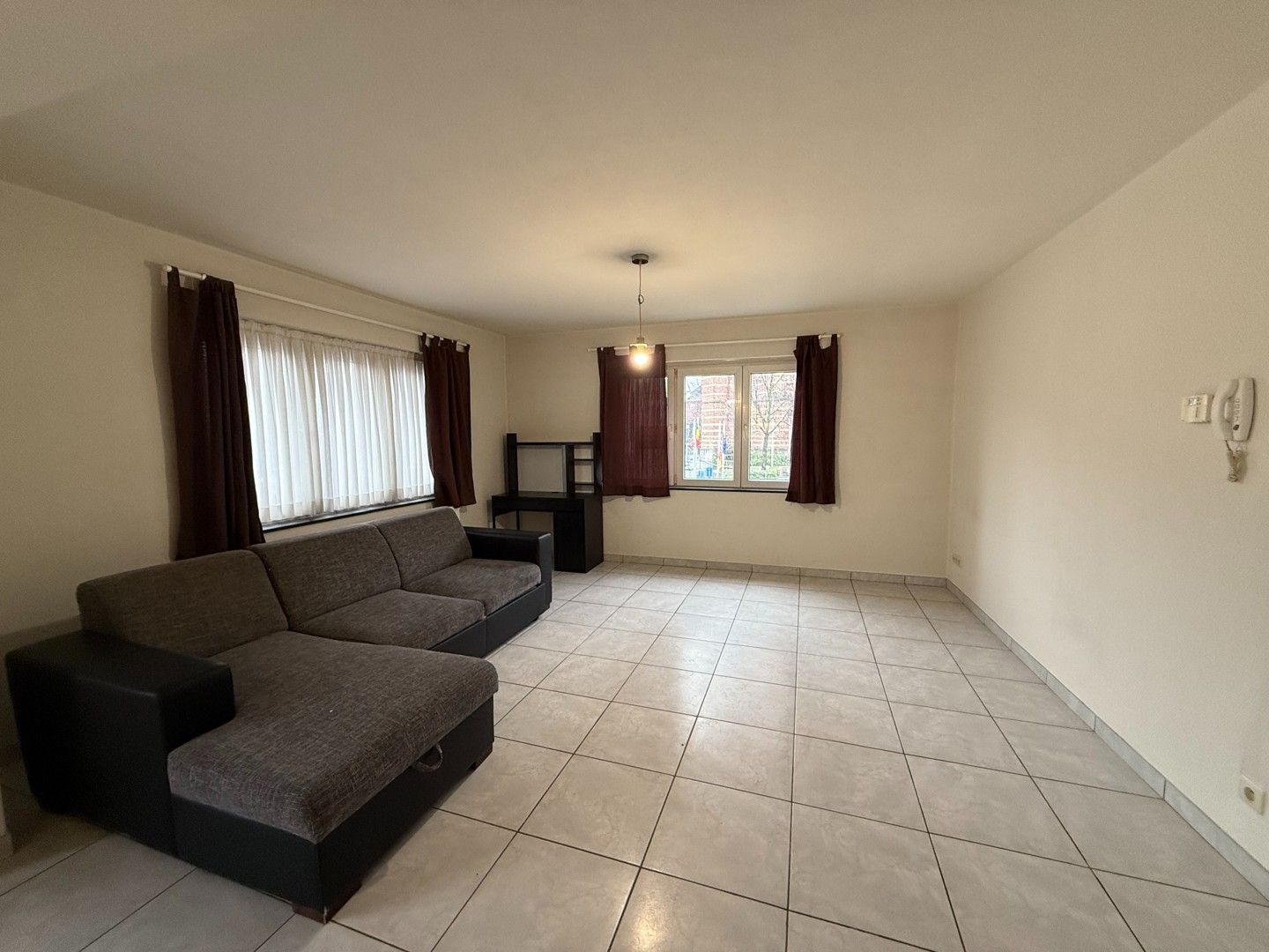 Ruim & instapklaar appartement met 1 slaapkamer pal in het centrum van Diepenbeek. foto 3
