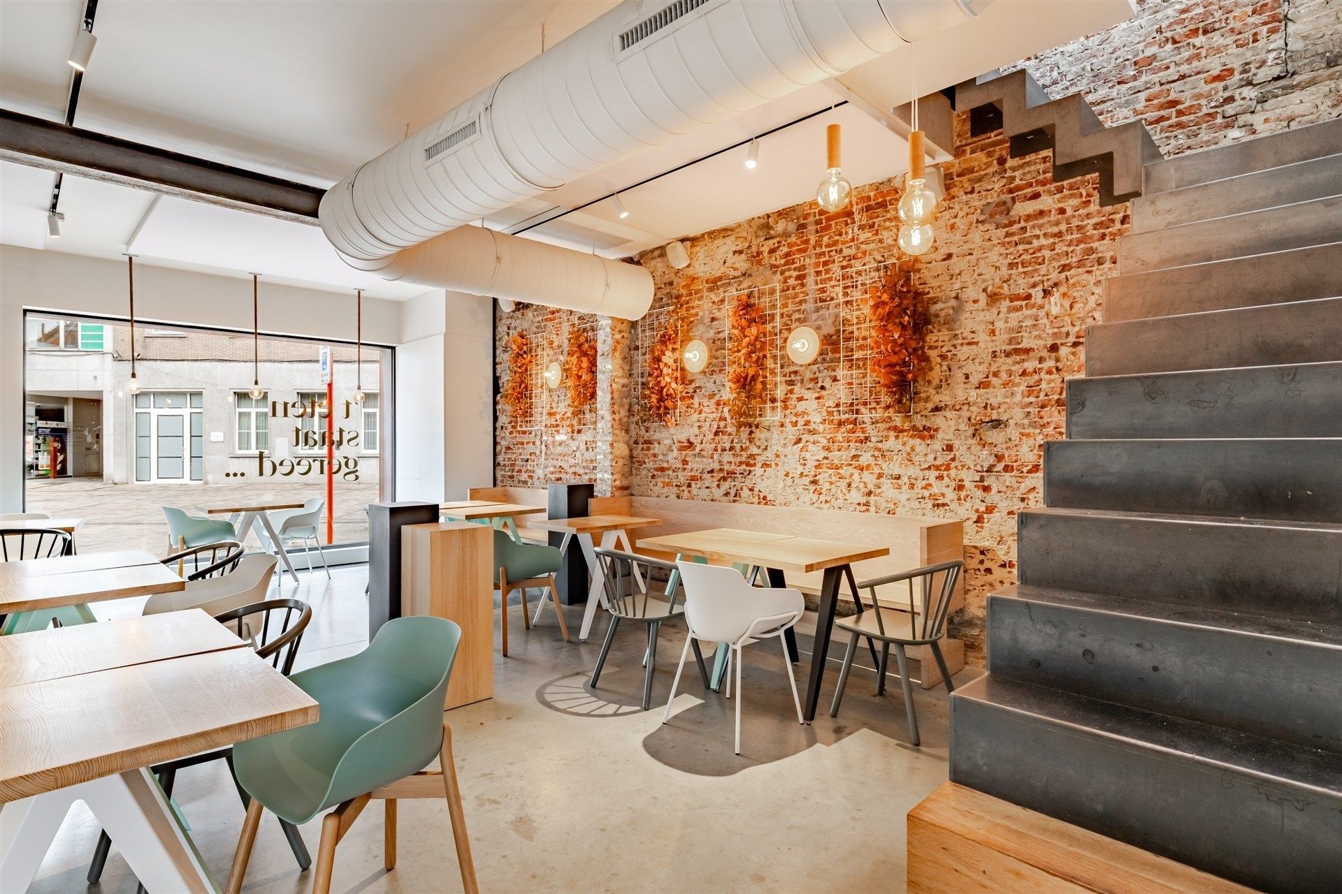 Instapklaar hoogwaardig restaurant inclusief inrichting en meubilair  foto 5