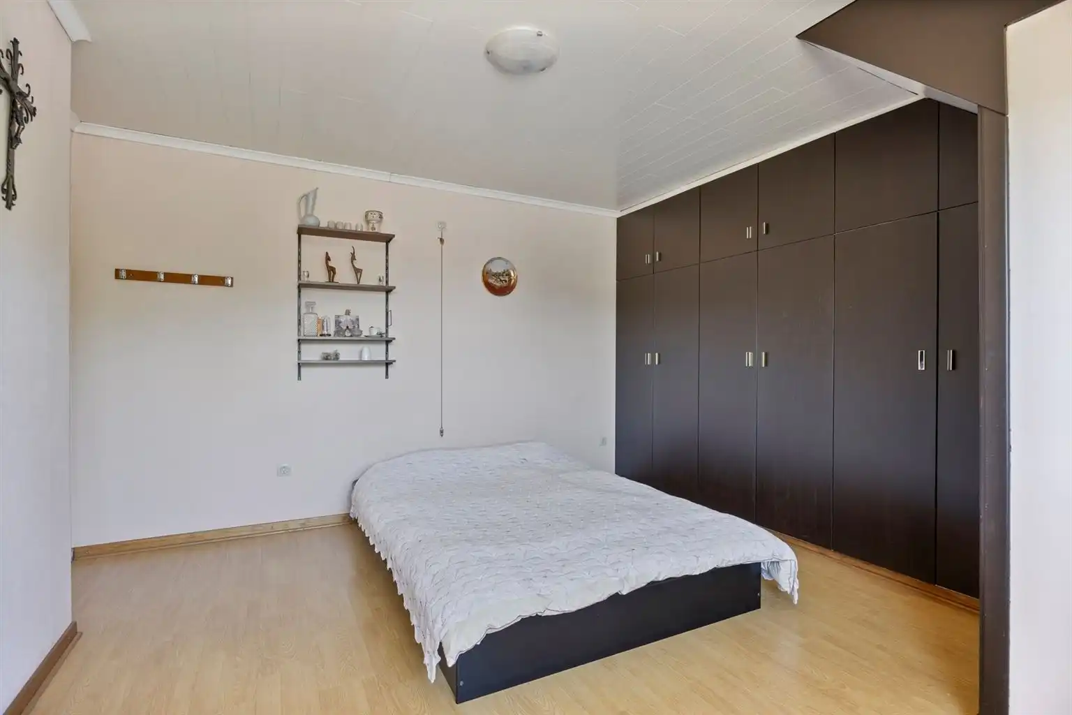 Vrijstaande woning met 4 slaapkamers, ruime tuin en garage op een riant perceel van 9a99ca, rustig gelegen nabij het centrum van Maaseik.  foto 18