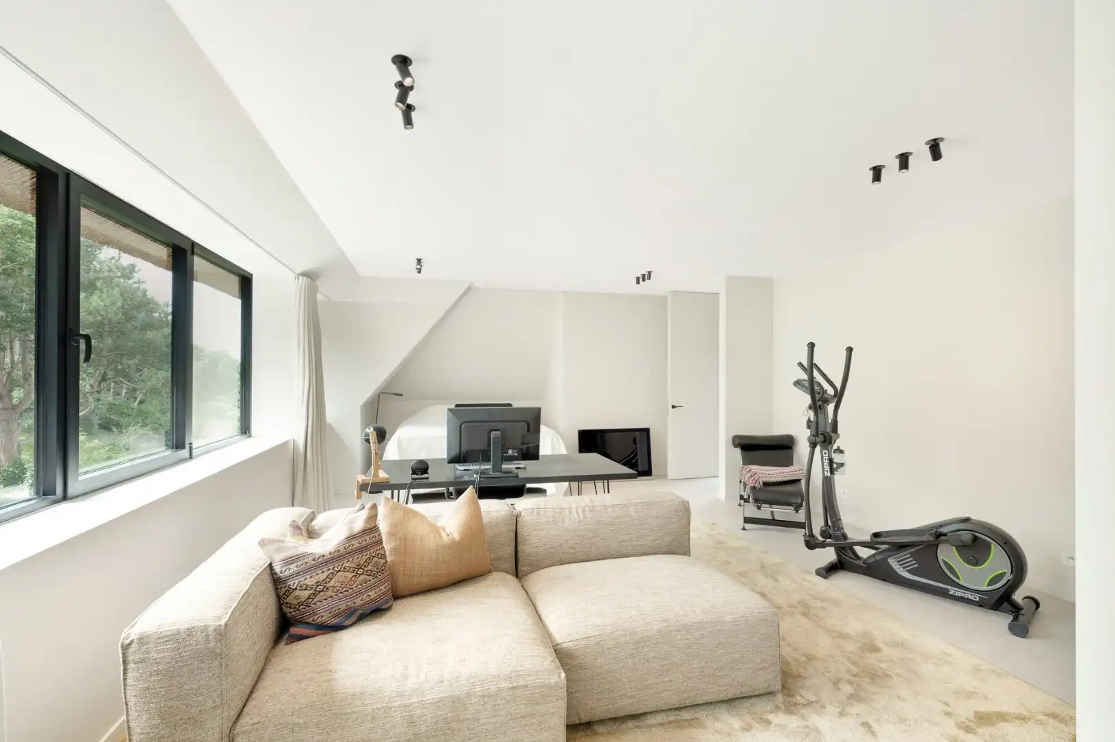 Luxueuze villa gelegen op een zeer rustige en begeerde ligging op enkele passen van het Albertplein foto 21