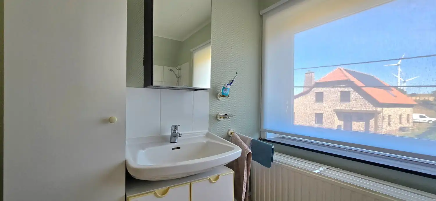 TE KOOP: te renoveren open bebouwing met 4 ruime slaapkamers foto 16