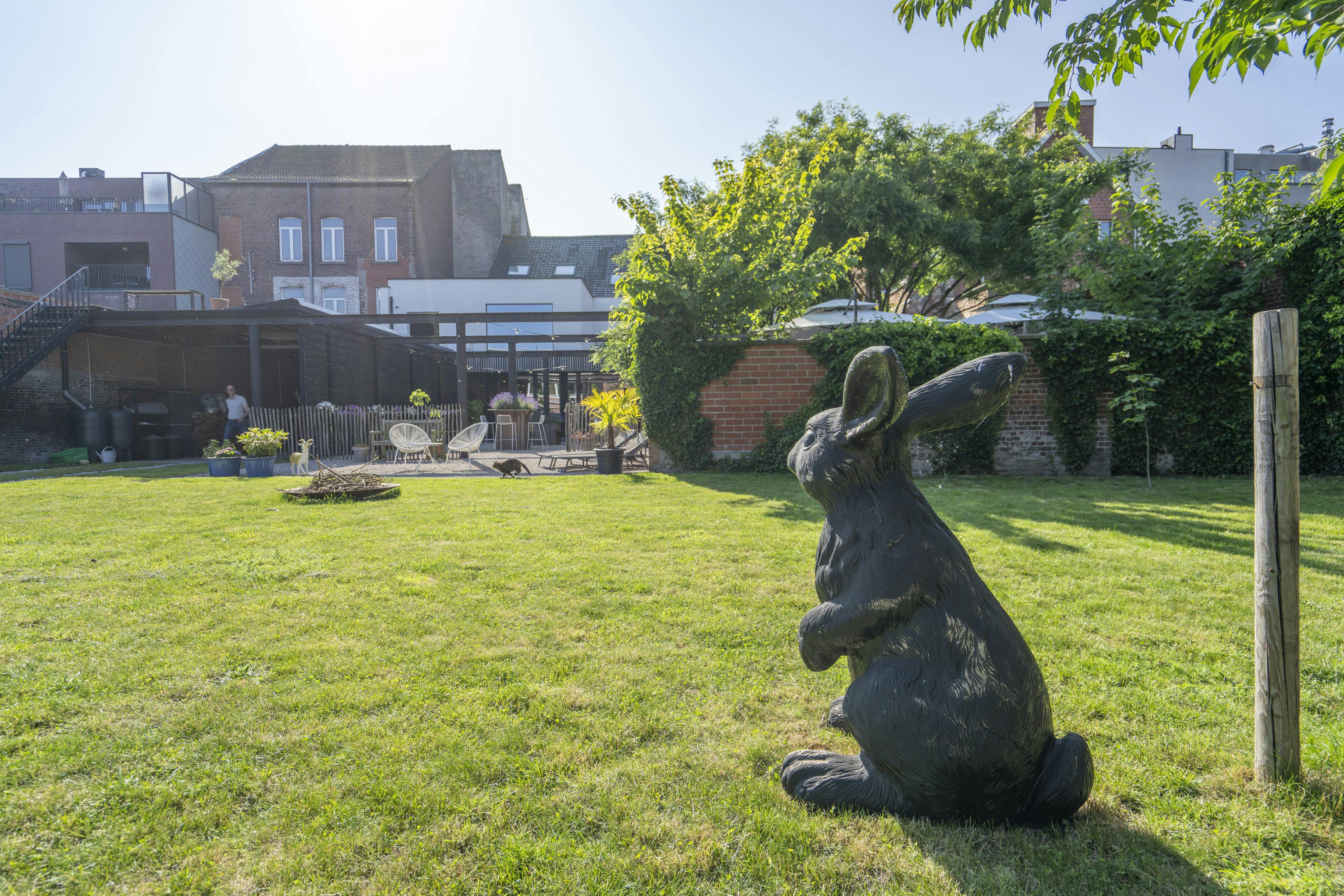 Prachtig gerenoveerde herenwoning te koop met uitweg  foto 26