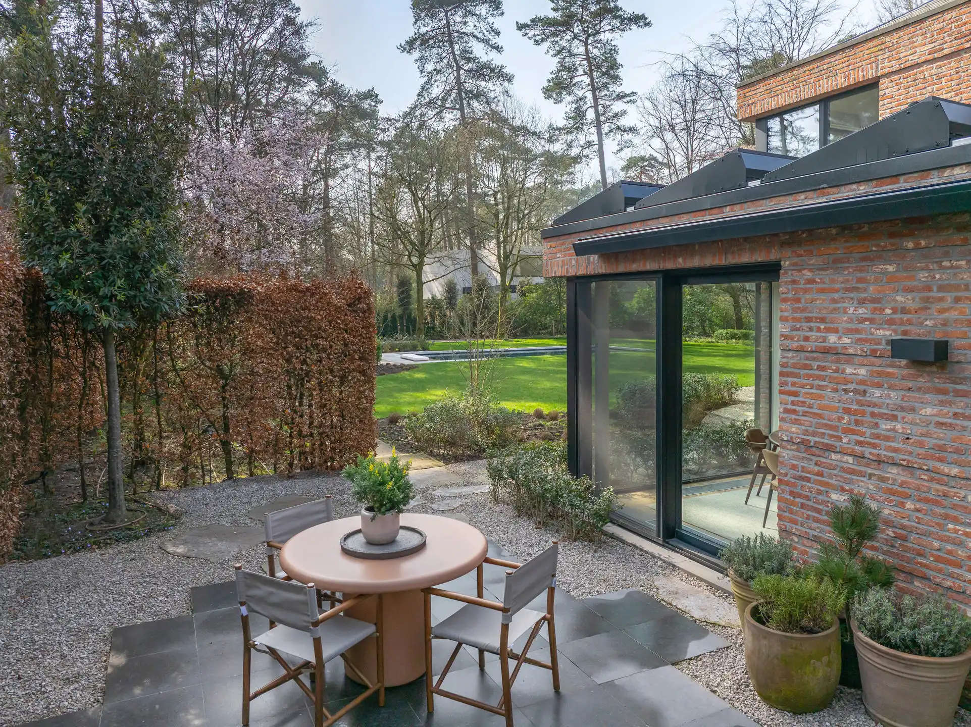 Architectenvilla met zwembad en ZW tuin in Hof Ter Linden foto 19