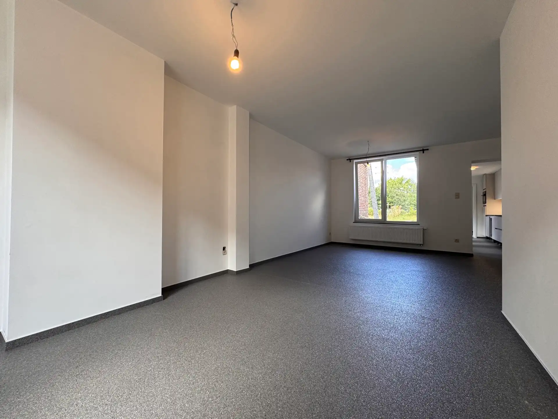 Gerenoveerde woning met drie slaapkamers en tuin foto 3