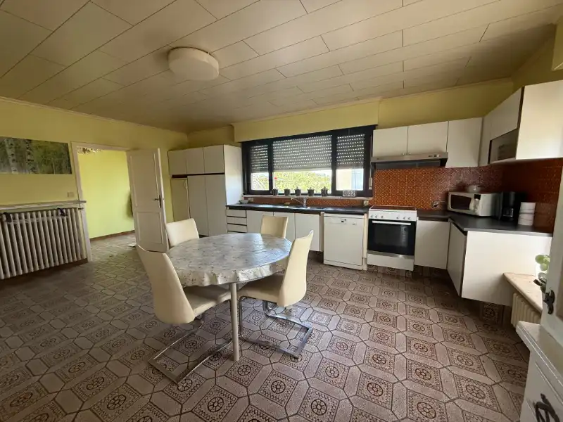 Ruime bungalow met grote tuin en loods te huur foto 11