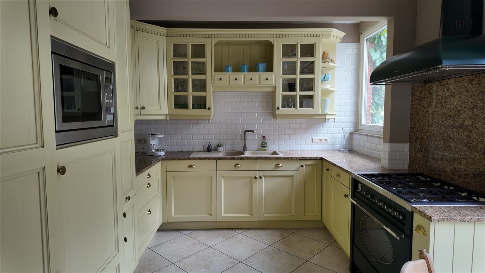 Ruime karakterwoning met praktijkruimte foto 13