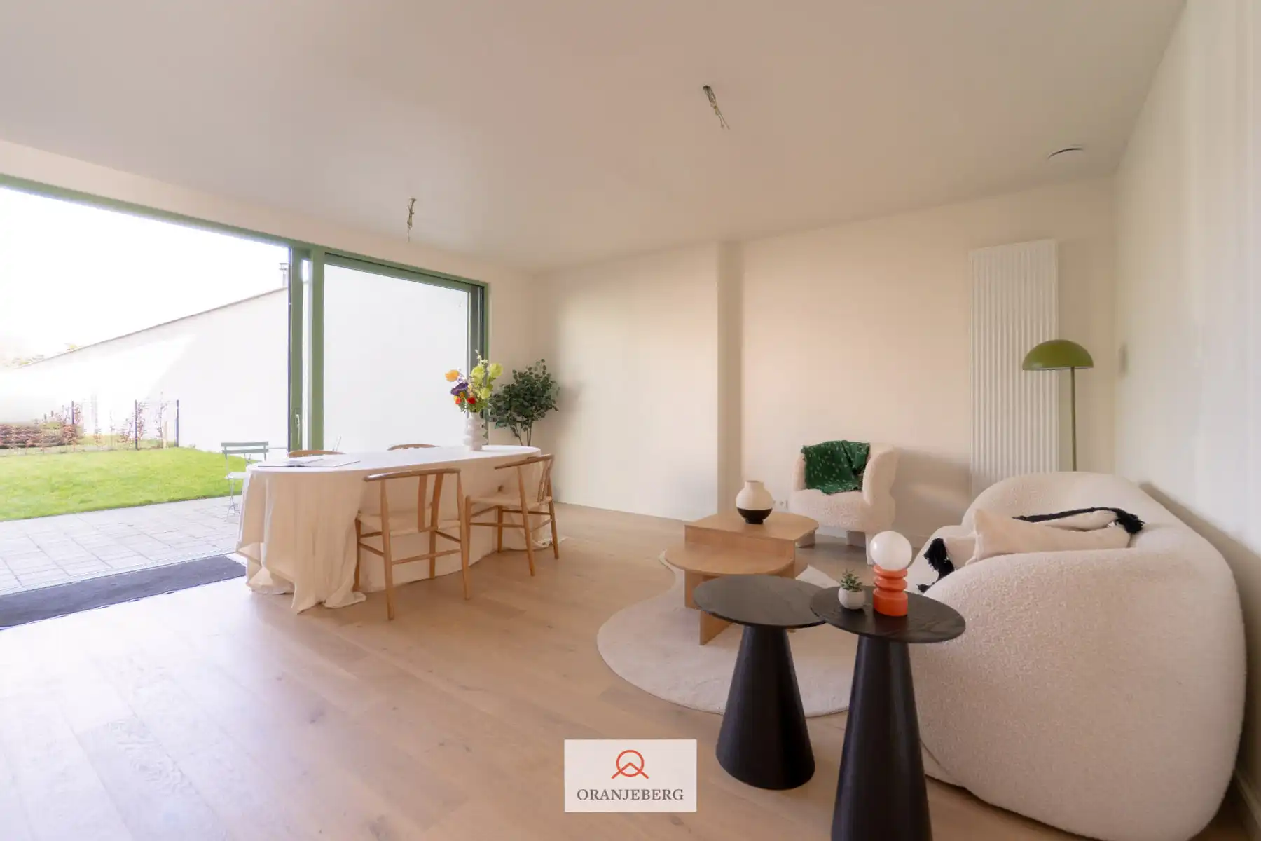 Ruime woning met 4 slpk's en tuin foto 2