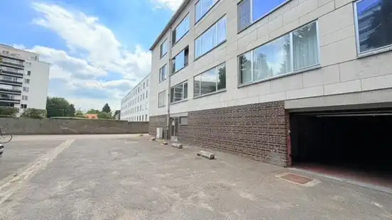 Gesloten garagebox te koop (makkelijk toegankelijk) foto {{pictureIndex}}