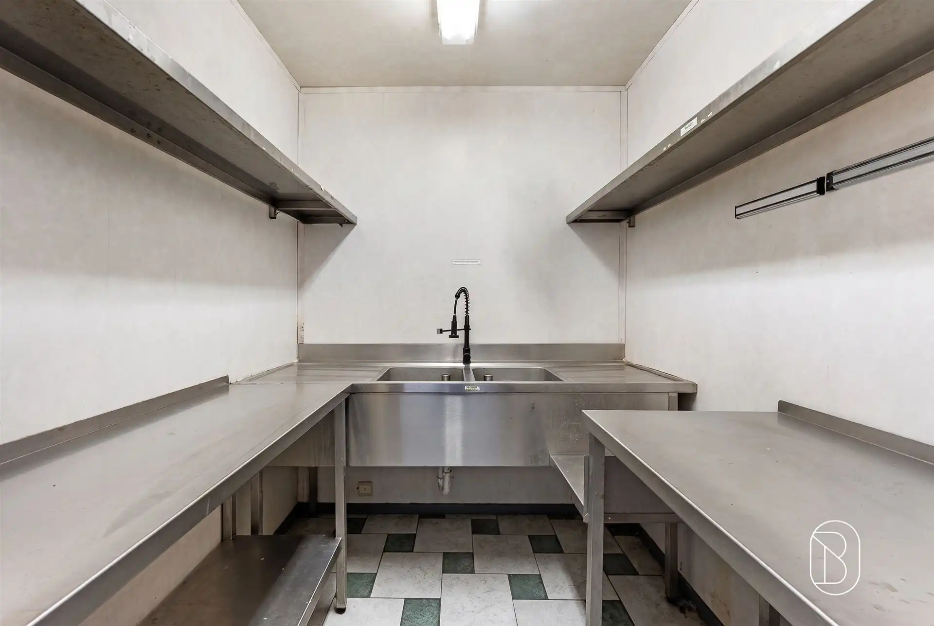 Veelzijdig handelspand met atelier op commerciële toplocatie foto 12