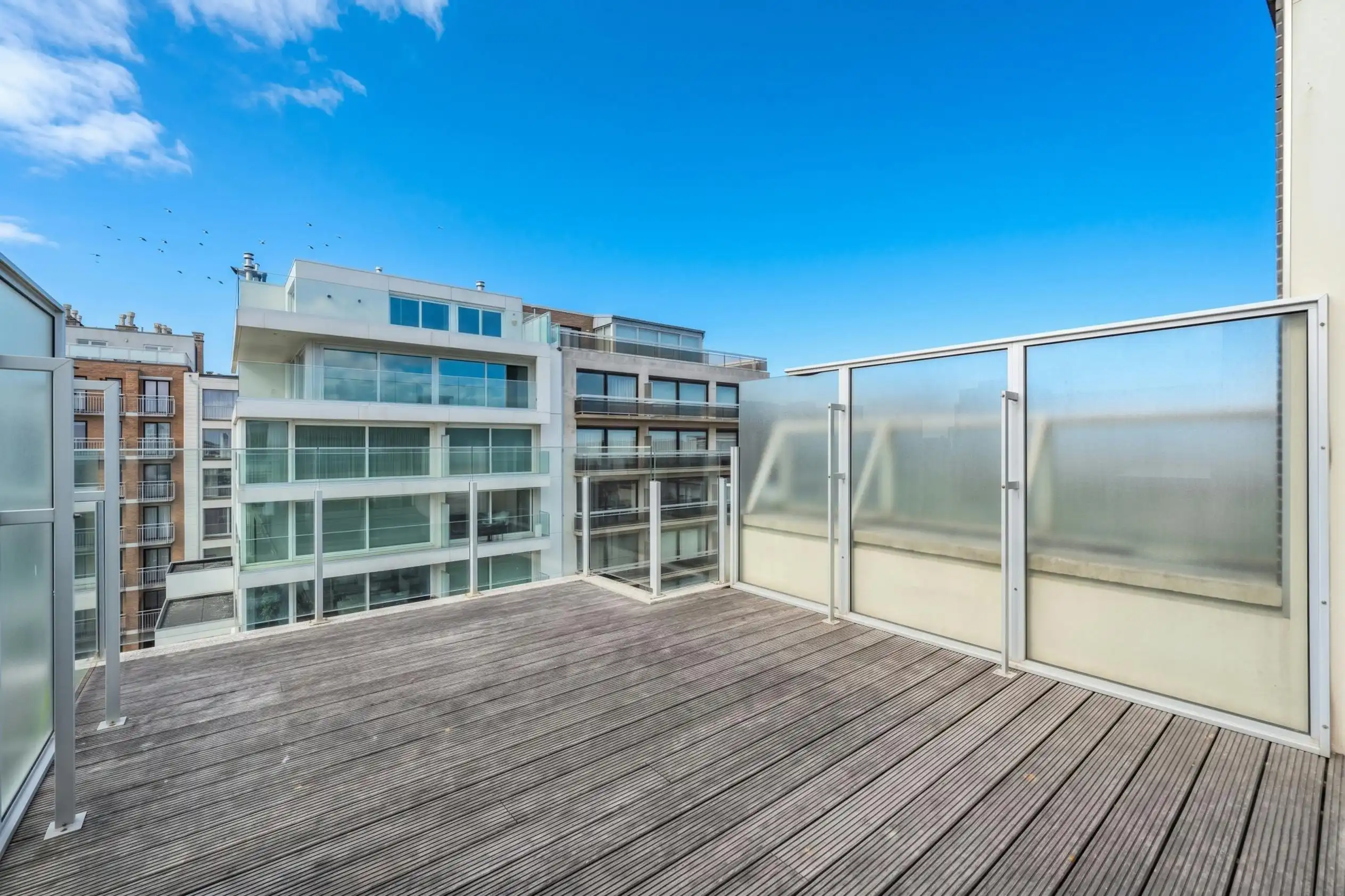 Recent appartement (2016) met 2 slaapkamers en terrassen! foto 8