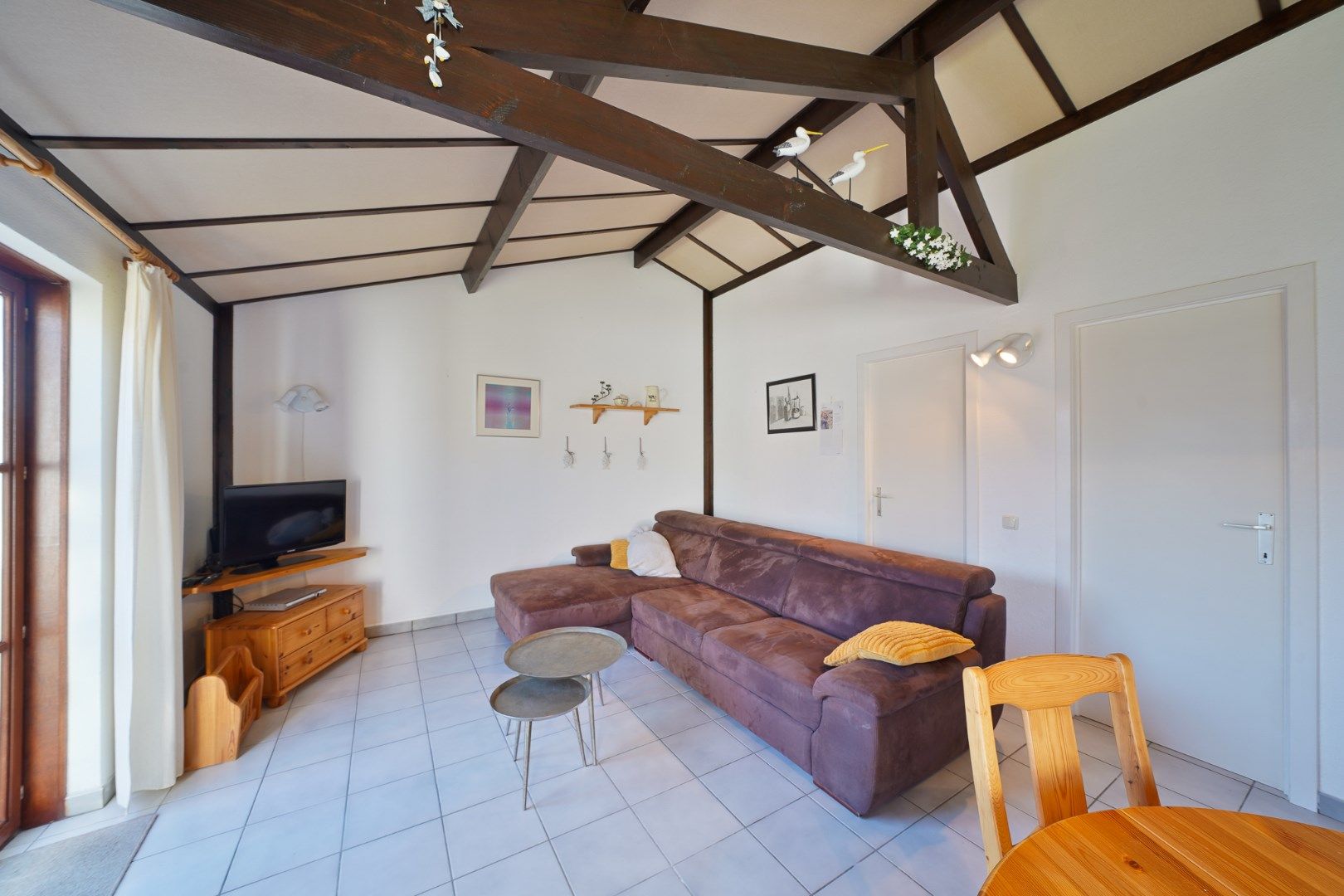 Instapklare vakantiewoning met zonnige tuin en 2 slaapkamers foto 2