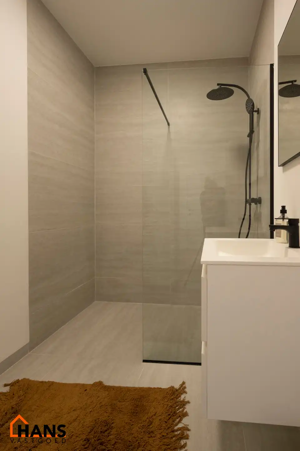 Gerenoveerd gelijkvloers appartement. foto 9