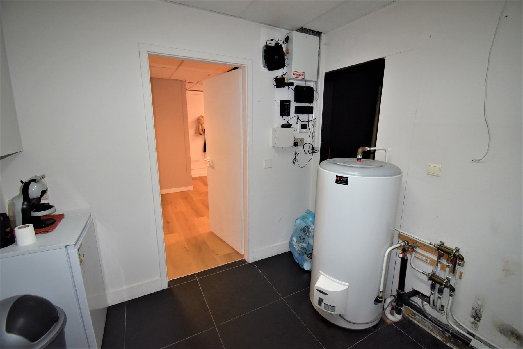 Goed gelegen commerciële ruimte foto 13