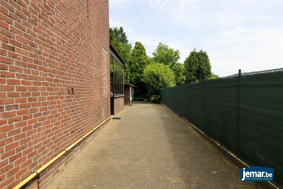 Gezinswoning met 3 slaapkamers gelegen langs de Steenkuilstraat te Maasmechelen! foto 8