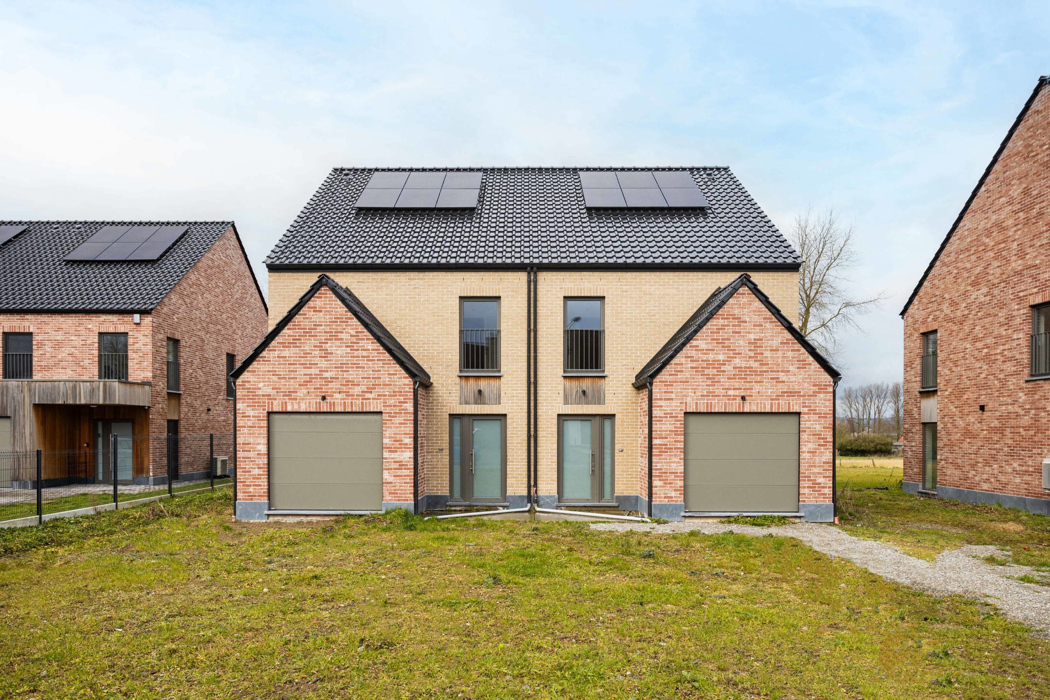 Prachtige nieuwbouwwoning omringd door groen en natuur. foto 2