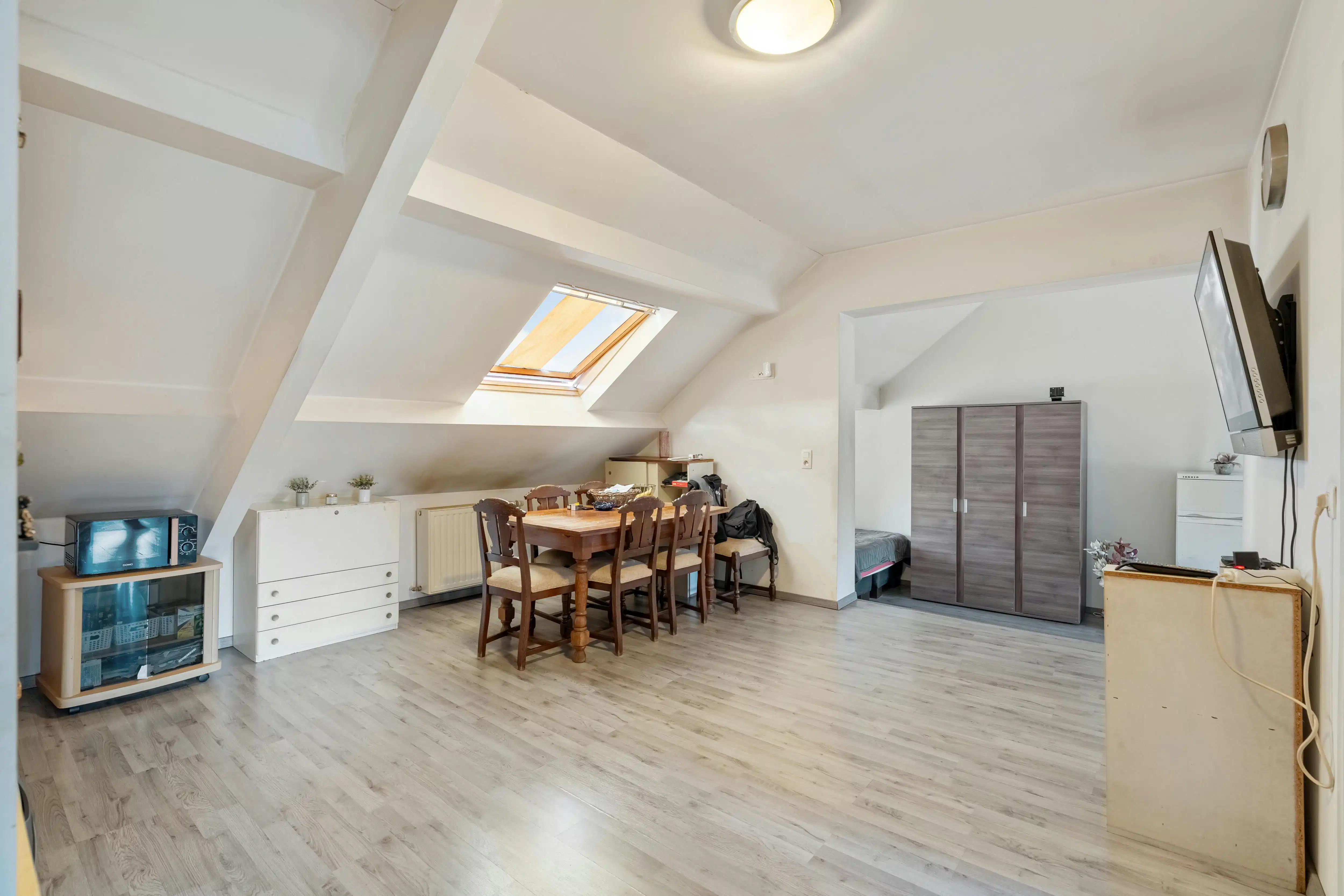 Rendabele opbrengsteigendom met handelspand, magazijn, woonst en 2 appartementen in Genk foto 12