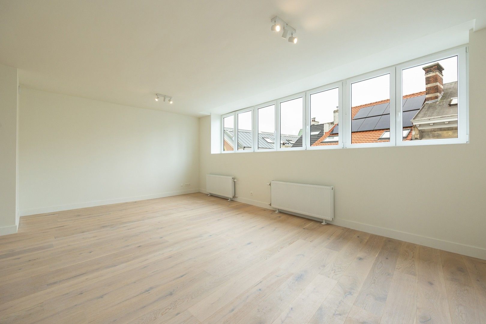 GERENOVEERDE OPBRENGSTEIGENDOM foto 17